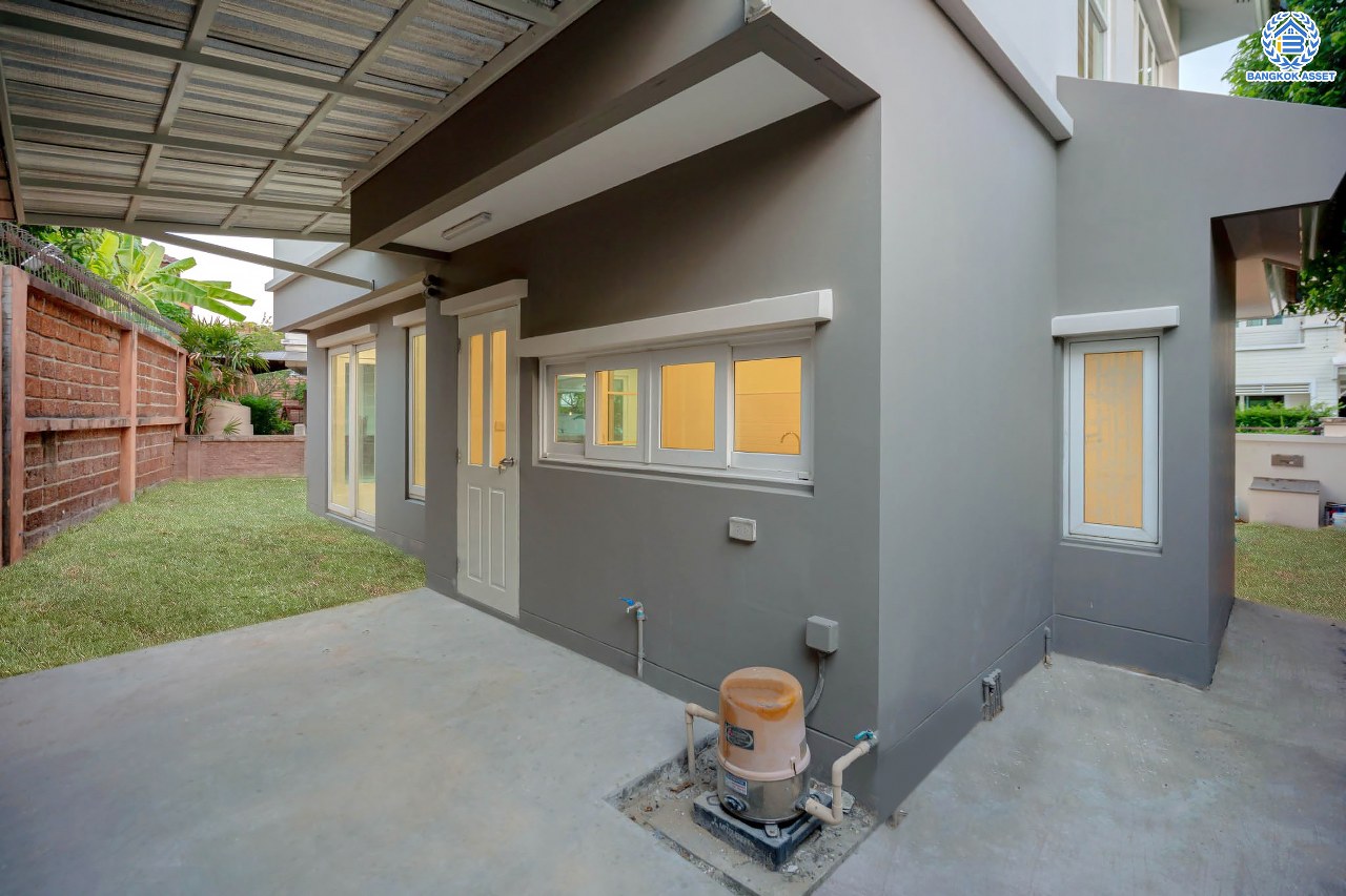 บ้านมือสองตกแต่งใหม่ โครงการ คาซ่าวิลล์ ราชพฤกษ์-รัตนาธิเบศร์2 แบรนด์ Q.House ต่อเติมครบพร้อมเข้าอยู่ เนื้อที่ 53.2 ตร.ว. ฟังก์ชันจัดเต็ม 3 ห้องนอน 3 ห้องน้ำ จอดรถได้ 2 คัน บนทำเลศักยภาพ ติดถนนราชพฤกษ์ และเพียง 10 นาทีถึงรถไฟฟ้า "สถานีบางรักน้อยท่าอิฐ"